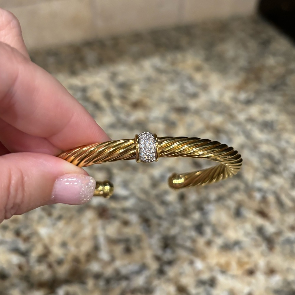 David Yurman Cable Classic 
Center Station Bracelet Pavé Diamonds in 18K Gold